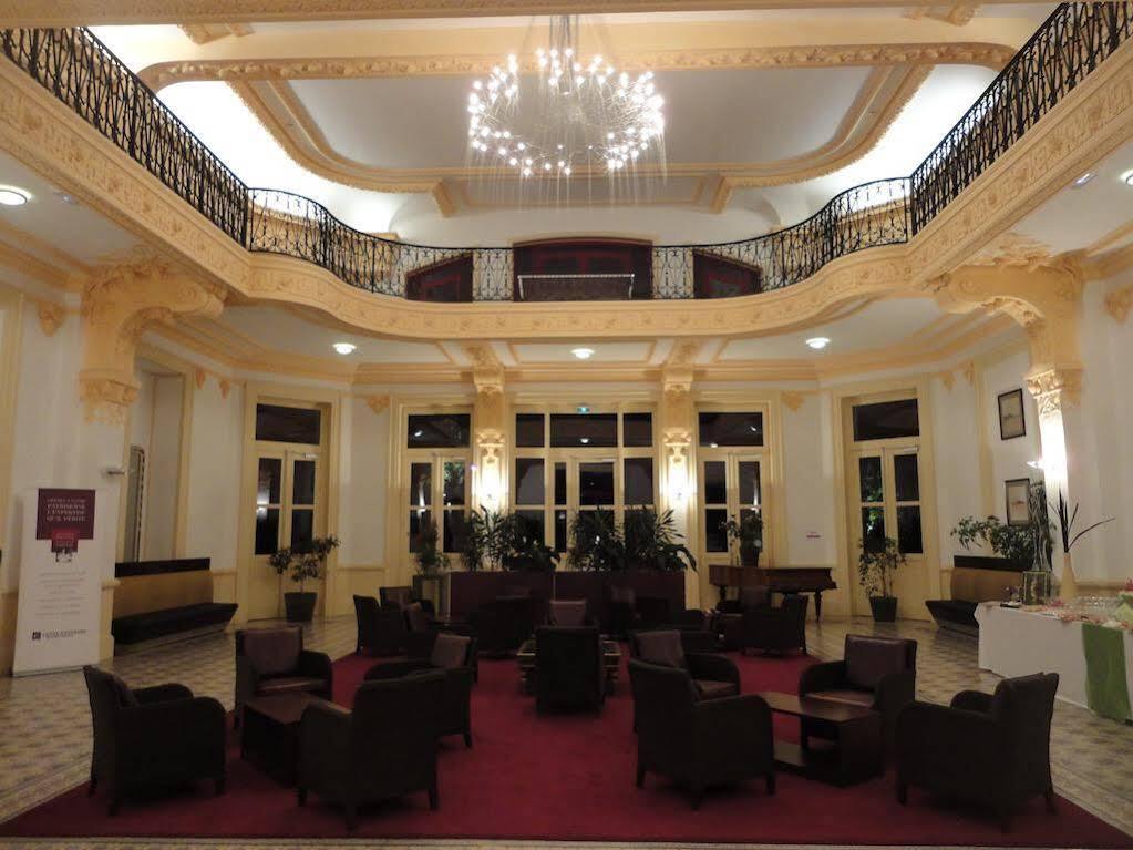 Terres De France - Appart'Hotel Le Splendid Allevard Exterior photo